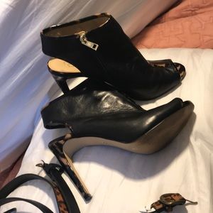 Ann Taylor peep toe pump